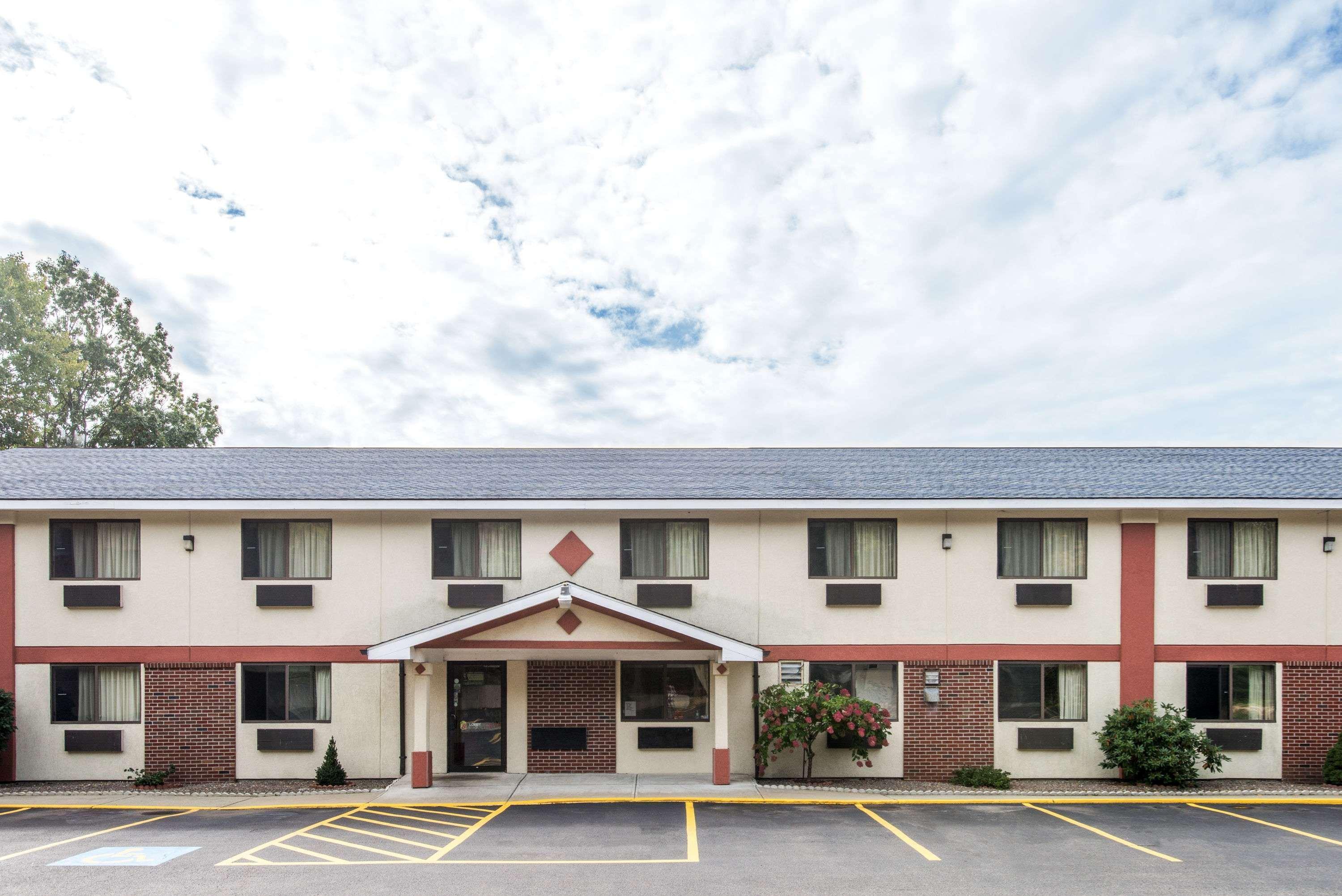 Hotel Super 8 By Wyndham Gardner Exterior foto